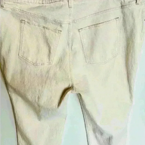 NWT! Abercrombie & Fitch Curve Love Ultra High Rise 90s Straight Jean - Picture 3 of 12